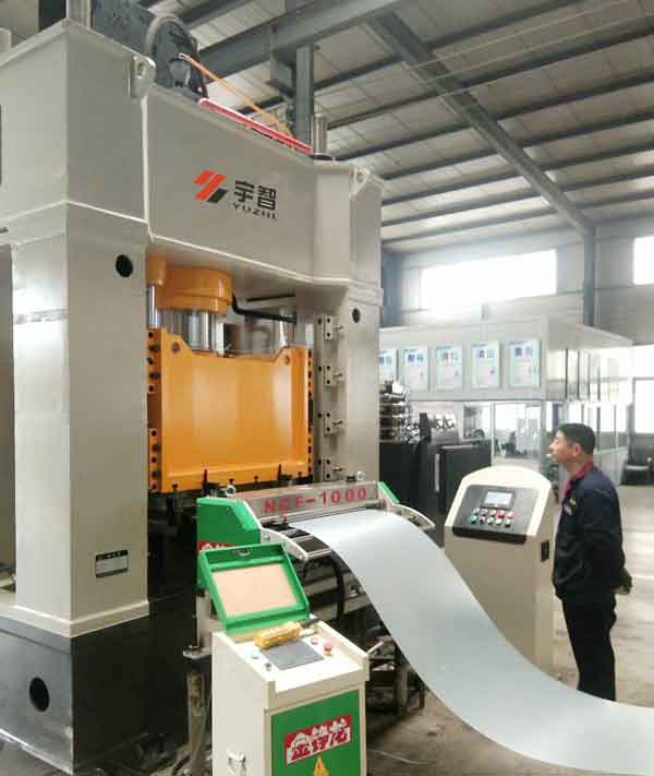 315噸框架式液壓機客戶現(xiàn)場圖