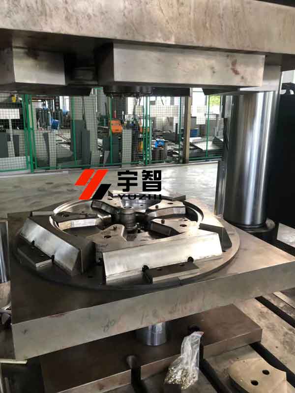 汽車輪轂罩蓋壓制細(xì)節(jié)圖