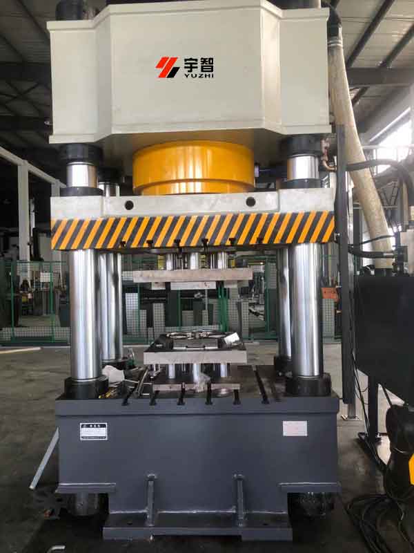 800噸四柱液壓機客戶現(xiàn)場圖