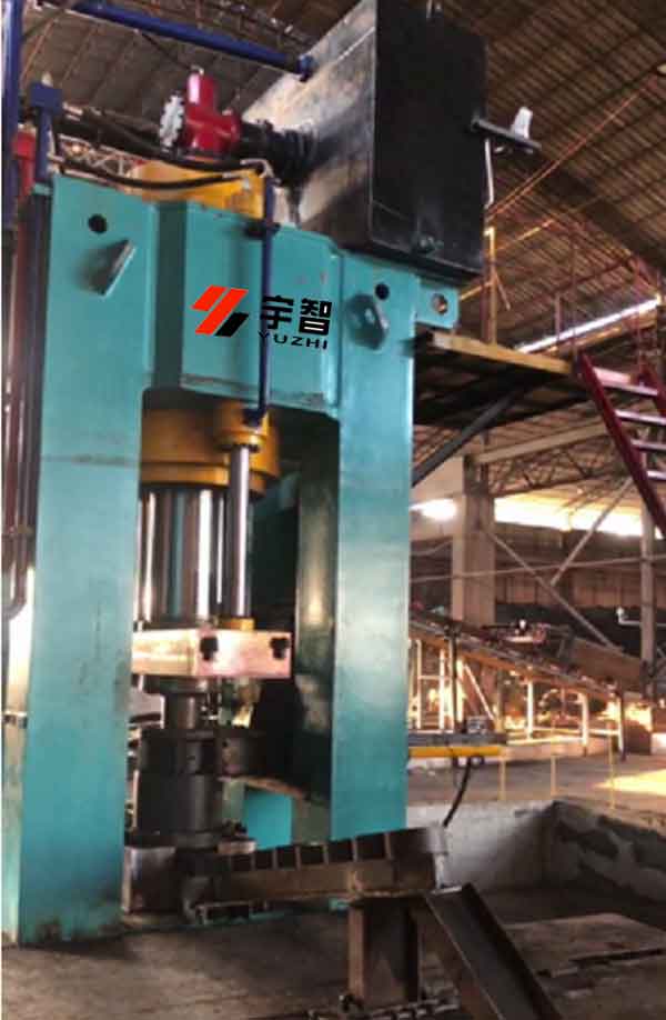 1600噸框架式液壓機(jī)主機(jī)圖片
