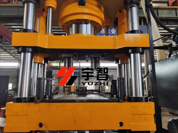 牛羊舔磚液壓機(jī)局部細(xì)節(jié)圖
