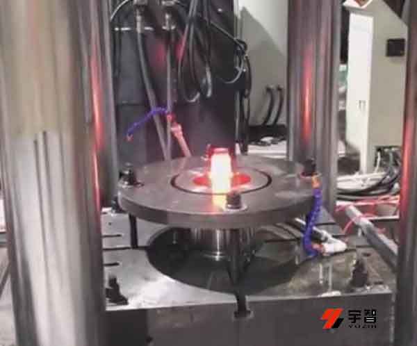 熱鍛成形液壓機(jī)壓制細(xì)節(jié)圖