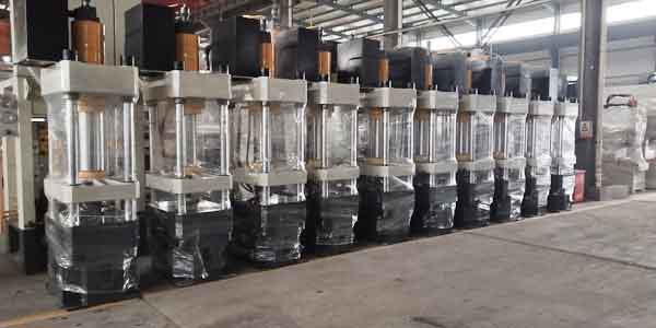 100噸四柱液壓機車間現(xiàn)貨圖片