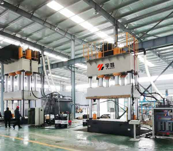 2000噸四柱液壓機(jī)客戶(hù)現(xiàn)場(chǎng)圖