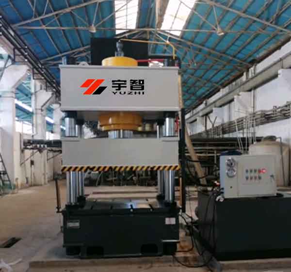 400噸四柱液壓機客戶現(xiàn)場圖