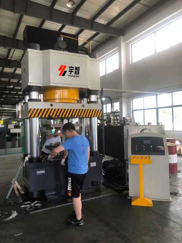 碳纖維汽車(chē)零部件熱壓成形機(jī)