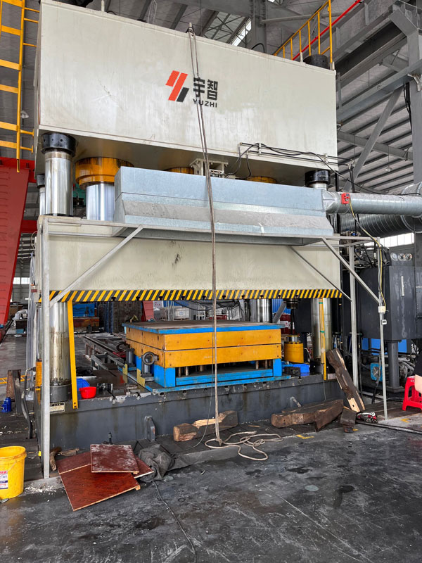 2000噸SMC復(fù)合材料保險杠模壓成型液壓機(jī)