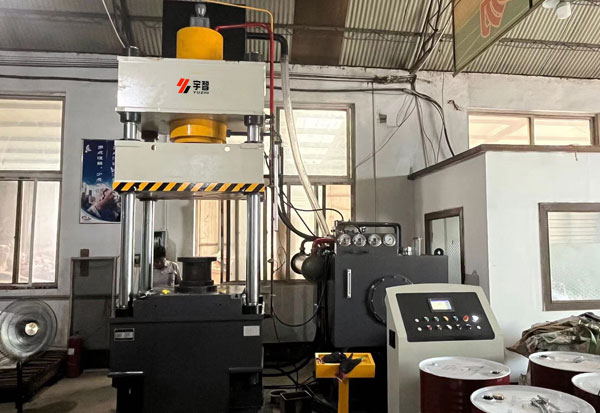 YW27-315T液壓墊拉伸機(jī)用戶適用現(xiàn)場(chǎng)