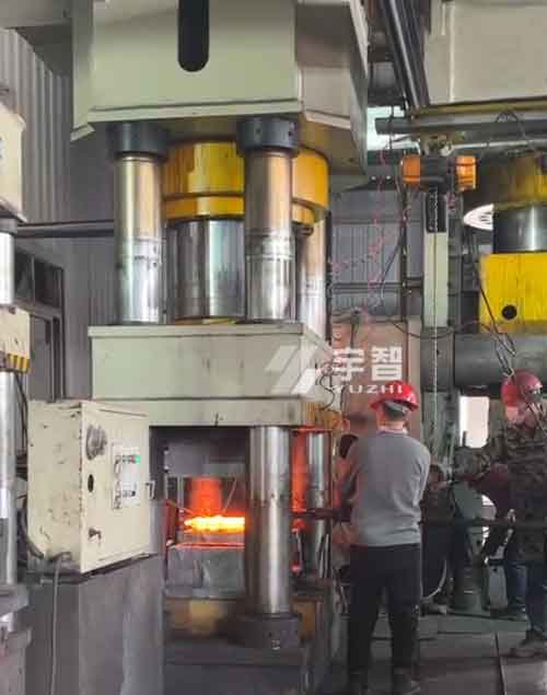 挖掘機(jī)履帶板鍛造液壓機(jī)