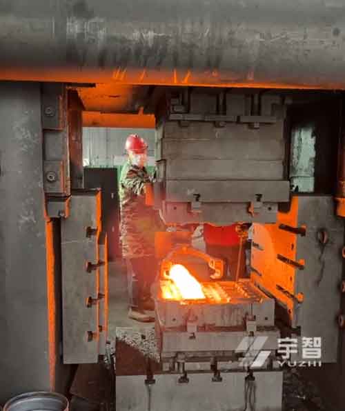 挖掘機(jī)履帶板鍛造成型模具